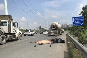 Quận 9: Xe bồn ôm cua cán chết người đi xe máy