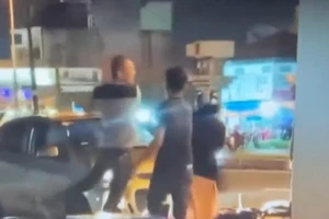 Công an quận 9 làm việc với người đánh phụ nữ sau tai nạn