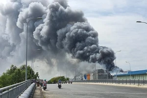 Nhà Bè: Cháy lớn tại công ty thực phẩm rộng hàng ngàn m2 