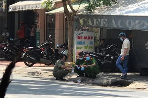 Nam thanh niên bị chém trên vỉa hè tại quận 7