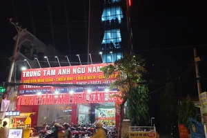 Thang máy nhốt sáu cô trò khoảng 15 phút rồi tự động mở ra. Ảnh: CM