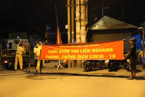 Hình ảnh chốt kiểm tra dịch COVID-19 ở TP.HCM trước giờ G