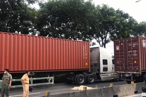 Nam thanh niên không giấy tờ tuỳ thân bị container tông tử vong trên QL1