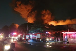 Cháy nhà trong con hẻm cách ly ở TP Thủ Đức, 1 người chết 