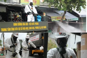 Hình ảnh Quân đội bắt đầu phun 6 tấn thuốc khử khuẩn trên toàn TP.HCM