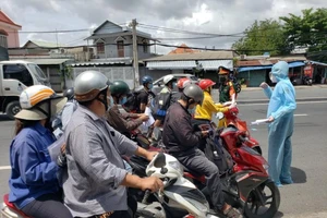 Hàng trăm người rời TP.HCM về các tỉnh Tây Nguyên phải quay đầu xe