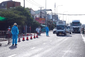 Tạm giữ người phụ nữ cắn tay công an tại chốt kiểm soát ở TP Thủ Đức