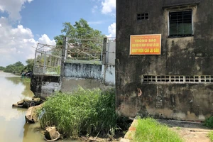 TP.HCM: Cảnh báo sạt lở đặc biệt nghiêm trọng tại bờ rạch Giồng Ông Tố 