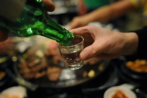 Bắt người chém bạn nhậu tại huyện Nhà Bè