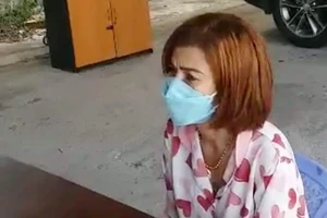 1 phụ nữ lấy trộm 1,8 tỉ đồng rồi chụp hình khoe trên mạng 