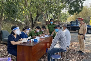 Công an TP Thủ Đức phát hiện 2 tài xế xe tải dương tính với ma tuý 