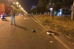 Nam thanh niên ngã xe máy, trượt hơn 20 m ở TP Thủ Đức