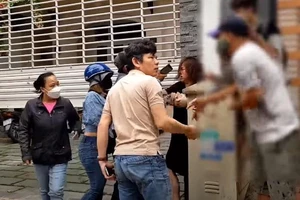 Công an vào cuộc vụ nhóm người hành hung 2 mẹ con trước nhà bà Hàn Ni