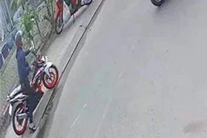 TP Thủ Đức: Khóa xe để đối diện nhà, bị trộm lấy trong nháy mắt