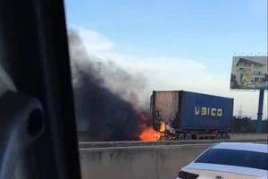 Cháy xe trên cao tốc TP.HCM – Dầu Giây, giao thông ùn ứ kéo dài