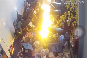 Công an truy xét kẻ tưới xăng phóng hoả quán game ở Thủ Đức