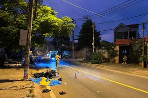 Xe máy tông cột điện lúc rạng sáng ở Thủ Đức, thanh niên 20 tuổi tử vong