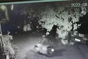 Hình ảnh nghi phạm chở can xăng đến phóng hoả tại TP Thủ Đức khiến 2 người tử vong