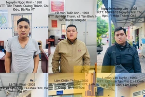 Nhóm xưng 'hiệp sĩ đường phố' vòi tiền người vi phạm bị công an tạm giữ