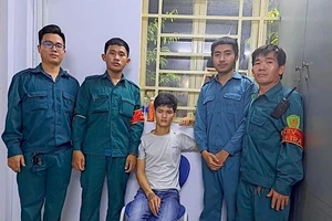 Đột nhập nhà dân lấy trộm tài sản thì bị tổ tuần tra bắt giữ