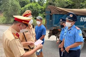 Công an tỉnh Đồng Nai chỉ đạo lập chốt kiểm tra xe quá tải ở mỏ đá Tân Cang