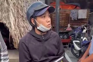 Bám đến tận nhà để giật giỏ của 1 phụ nữ ở Thủ Đức