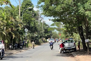 Thương tâm: Thi thể bé gái sơ sinh bên lề đường ở Thủ Đức