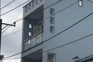 Thanh niên 27 tuổi tử vong trong căn phòng bốc khói