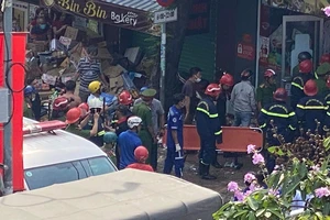 Vụ sập trần cửa hàng tiện lợi ở quận 4, 1 nữ nạn nhân tử vong