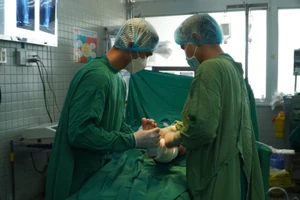 2 trong 3 người bị container tông trên cao tốc Long Thành - Dầu Giây bị thương nặng