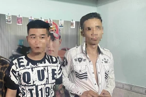 Công an tìm ra 2 người xịt sơn quảng cáo Web cá độ lên ghế đá ở Thủ Đức