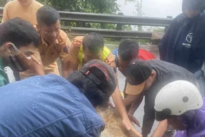 Các chiến sĩ chốt CSGT đèo Bảo Lộc vừa dọn đường xong thì gặp nạn