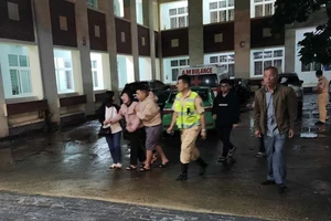 Đồng đội, người thân trắng đêm bên 3 CSGT hy sinh trong vụ sạt lở trên đèo Bảo Lộc