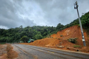 Điểm sạt lở chốt CSGT đèo Bảo Lộc đã dọn xong, chờ thông xe