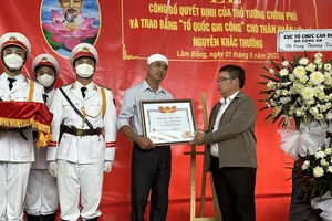 Bộ Công an trao bằng Tổ quốc ghi công cho 3 liệt sỹ hy sinh tại đèo Bảo Lộc 