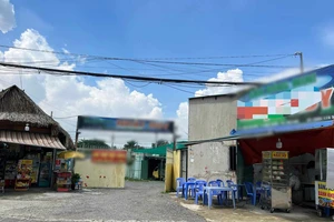 4 người lao vào tấn công một thanh niên đang đá bóng tại TP Thủ Đức