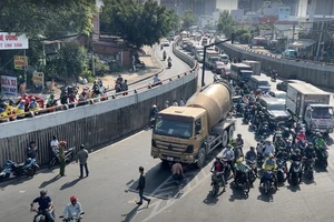 Cô gái tử vong sau khi va chạm với xe bồn