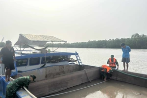 800m3 cát bí ẩn trên 3 chiếc tàu ở biển Cần Giờ