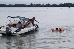 Lật vỏ lãi trên sông Đồng Nai, 1 người mất tích