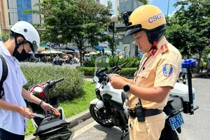 TP.HCM: Lập biên bản hơn 800 phụ huynh, học sinh vi phạm giao thông trong 3 ngày