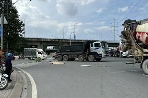 TP Thủ Đức: Xe bồn cán tử vong 2 phụ nữ đi xe máy