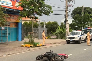 CSGT tìm thanh niên đi xe đạp liên quan vụ tai nạn ở quận 12