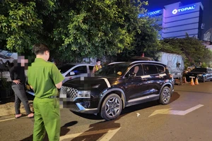 Người say xỉn khi lái ô tô ở Bình Thạnh xưng nhà báo là mạo danh