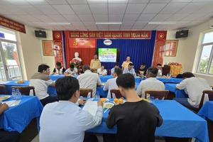 Doanh nghiệp và chủ phương tiện thuê người theo dõi CSGT để né chốt