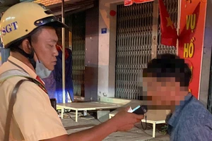 'Nhấp tí bia chúc Tết', nhiều người vẫn dính vi phạm nồng độ cồn