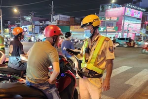 Người vi phạm giao thông có bằng lái xe mà không xuất trình sẽ bị phạt nặng hơn