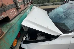 Nguyên nhân tai nạn liên hoàn khiến ô tô con bẹp dúm trên cầu Phú Mỹ