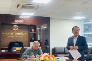 Tiến sĩ, Luật sư Đào Ngọc Chuyền – Chủ nhiệm Đoàn Luật sư TP Hà Nội phát biểu tại phiên họp tổng kết ngày 08/01/2024. Ảnh: Website Đoàn Luật sư Hà Nội.