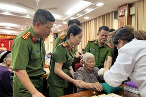 Bộ Công an ra quân thu nhận mẫu AND thân nhân Anh hùng Liệt sĩ