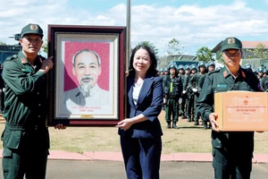 Phó Chủ tịch nước Võ Thị Ánh Xuân thăm, chúc Tết cán bộ, chiến sĩ Trung đoàn Cảnh sát cơ động Tây Nguyên 